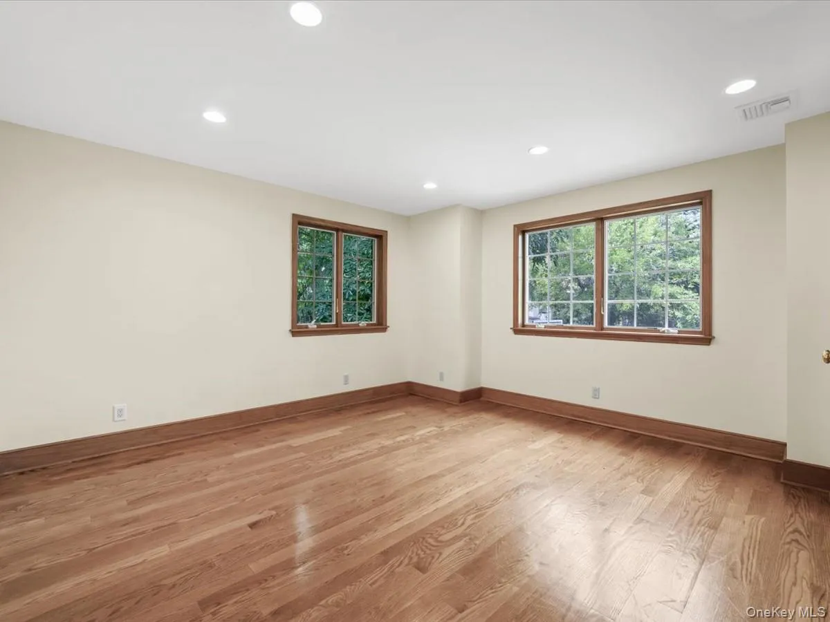 2 Amherst Road, North Hempstead, NY, 4 Bedrooms Bedrooms, 12 Rooms Rooms,3 BathroomsBathrooms,Residential,For Rent,Amherst,0,1049343 2 Amherst Road, North Hempstead, NY, 4 Bedrooms Bedrooms, 12 Rooms Rooms,3 BathroomsBathrooms,Residential,For Rent,Amherst,0,1049343