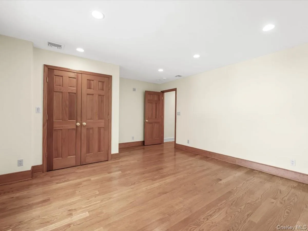 2 Amherst Road, North Hempstead, NY, 4 Bedrooms Bedrooms, 12 Rooms Rooms,3 BathroomsBathrooms,Residential,For Rent,Amherst,0,1049343 2 Amherst Road, North Hempstead, NY, 4 Bedrooms Bedrooms, 12 Rooms Rooms,3 BathroomsBathrooms,Residential,For Rent,Amherst,0,1049343