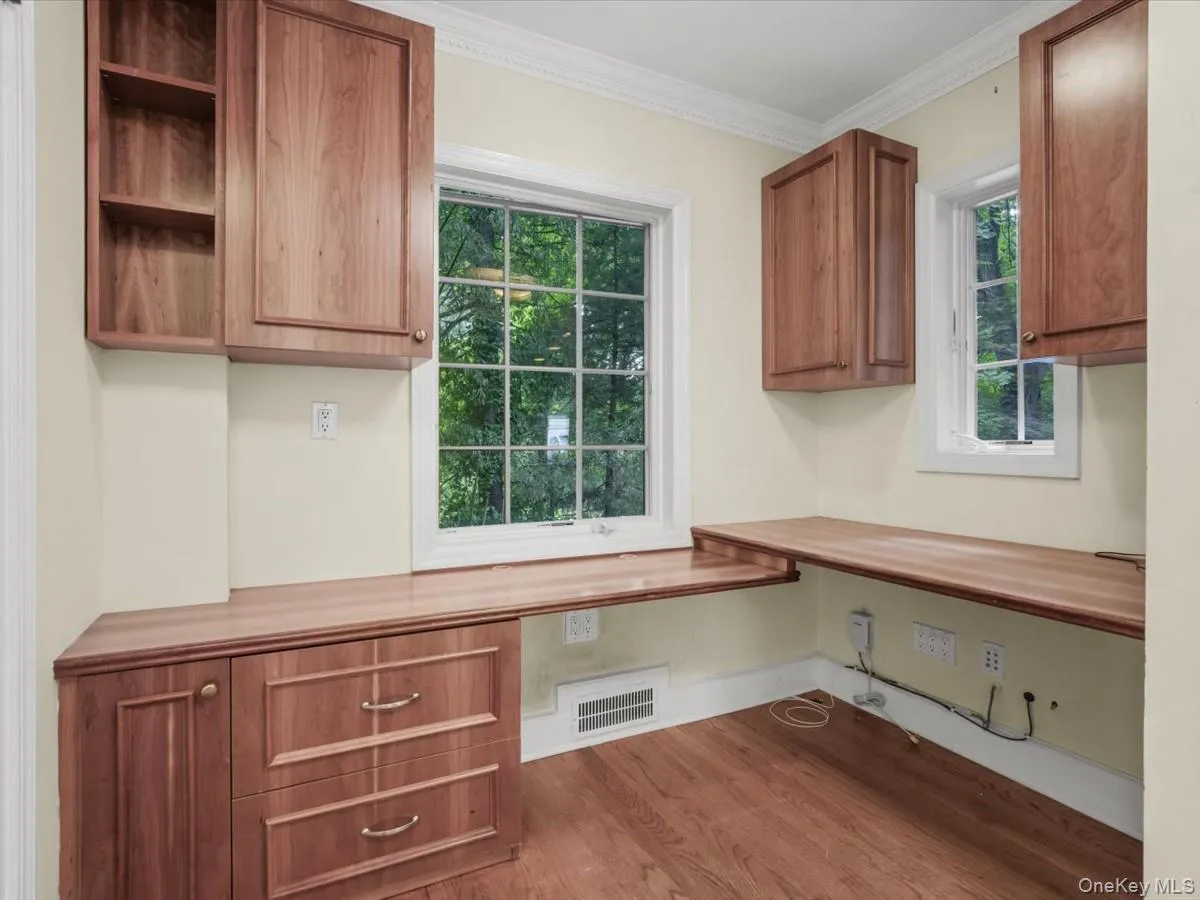 2 Amherst Road, North Hempstead, NY, 4 Bedrooms Bedrooms, 12 Rooms Rooms,3 BathroomsBathrooms,Residential,For Rent,Amherst,0,1049343 2 Amherst Road, North Hempstead, NY, 4 Bedrooms Bedrooms, 12 Rooms Rooms,3 BathroomsBathrooms,Residential,For Rent,Amherst,0,1049343