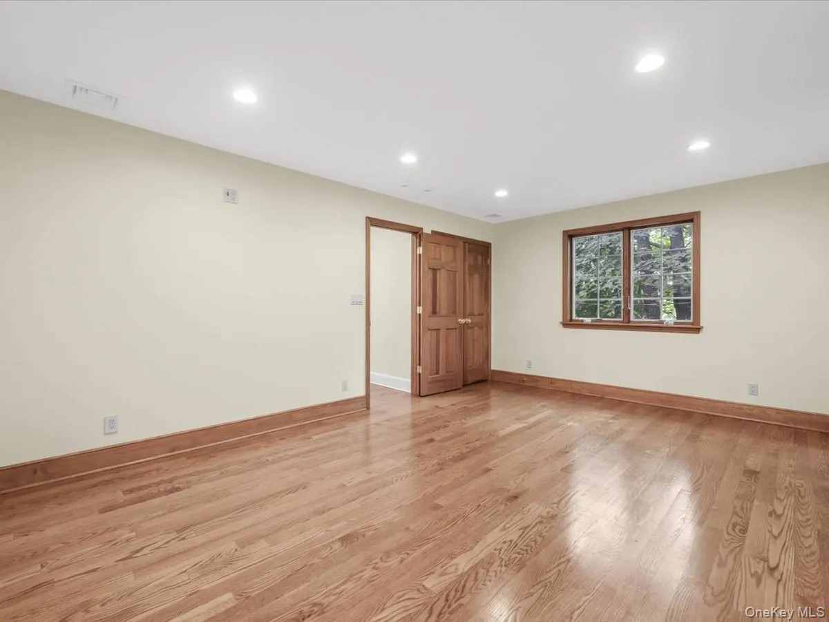 2 Amherst Road, North Hempstead, NY, 4 Bedrooms Bedrooms, 12 Rooms Rooms,3 BathroomsBathrooms,Residential,For Rent,Amherst,0,1049343 2 Amherst Road, North Hempstead, NY, 4 Bedrooms Bedrooms, 12 Rooms Rooms,3 BathroomsBathrooms,Residential,For Rent,Amherst,0,1049343