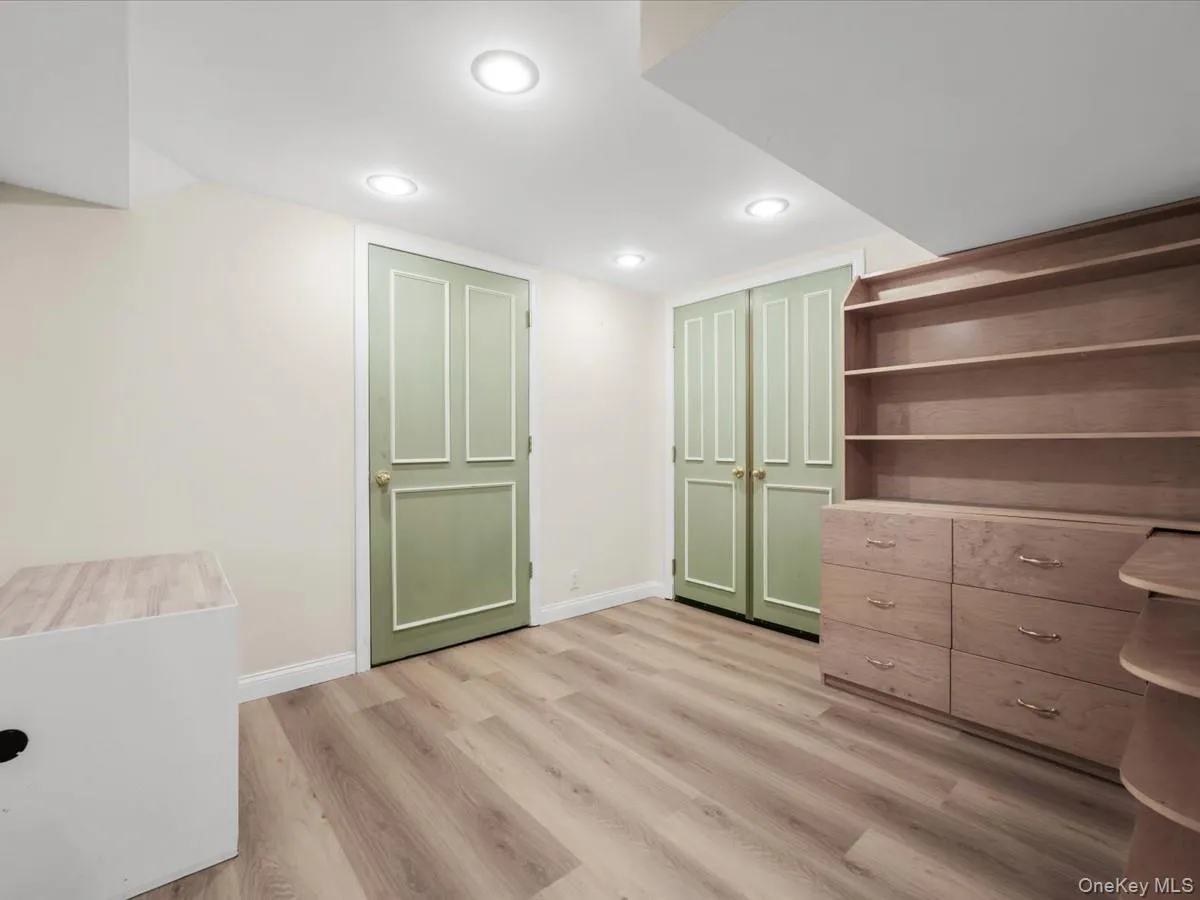 2 Amherst Road, North Hempstead, NY, 4 Bedrooms Bedrooms, 12 Rooms Rooms,3 BathroomsBathrooms,Residential,For Rent,Amherst,0,1049343 2 Amherst Road, North Hempstead, NY, 4 Bedrooms Bedrooms, 12 Rooms Rooms,3 BathroomsBathrooms,Residential,For Rent,Amherst,0,1049343
