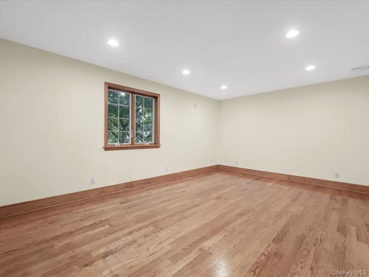 2 Amherst Road, North Hempstead, NY, 4 Bedrooms Bedrooms, 12 Rooms Rooms,3 BathroomsBathrooms,Residential,For Rent,Amherst,0,1049343 2 Amherst Road, North Hempstead, NY, 4 Bedrooms Bedrooms, 12 Rooms Rooms,3 BathroomsBathrooms,Residential,For Rent,Amherst,0,1049343