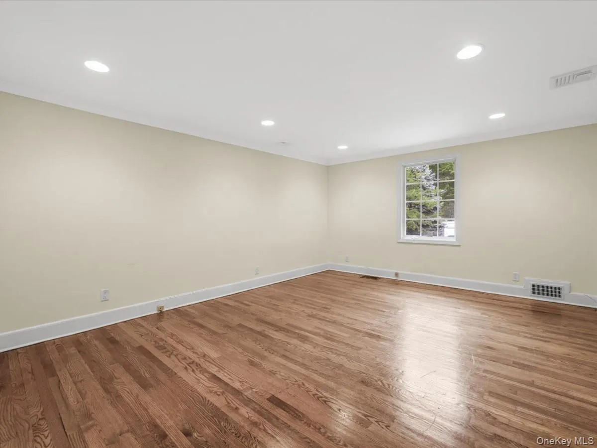 2 Amherst Road, North Hempstead, NY, 4 Bedrooms Bedrooms, 12 Rooms Rooms,3 BathroomsBathrooms,Residential,For Rent,Amherst,0,1049343 2 Amherst Road, North Hempstead, NY, 4 Bedrooms Bedrooms, 12 Rooms Rooms,3 BathroomsBathrooms,Residential,For Rent,Amherst,0,1049343