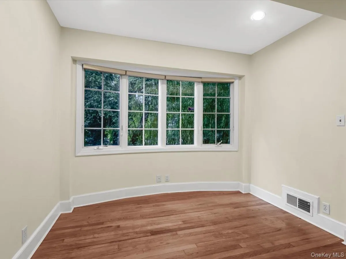 2 Amherst Road, North Hempstead, NY, 4 Bedrooms Bedrooms, 12 Rooms Rooms,3 BathroomsBathrooms,Residential,For Rent,Amherst,0,1049343 2 Amherst Road, North Hempstead, NY, 4 Bedrooms Bedrooms, 12 Rooms Rooms,3 BathroomsBathrooms,Residential,For Rent,Amherst,0,1049343