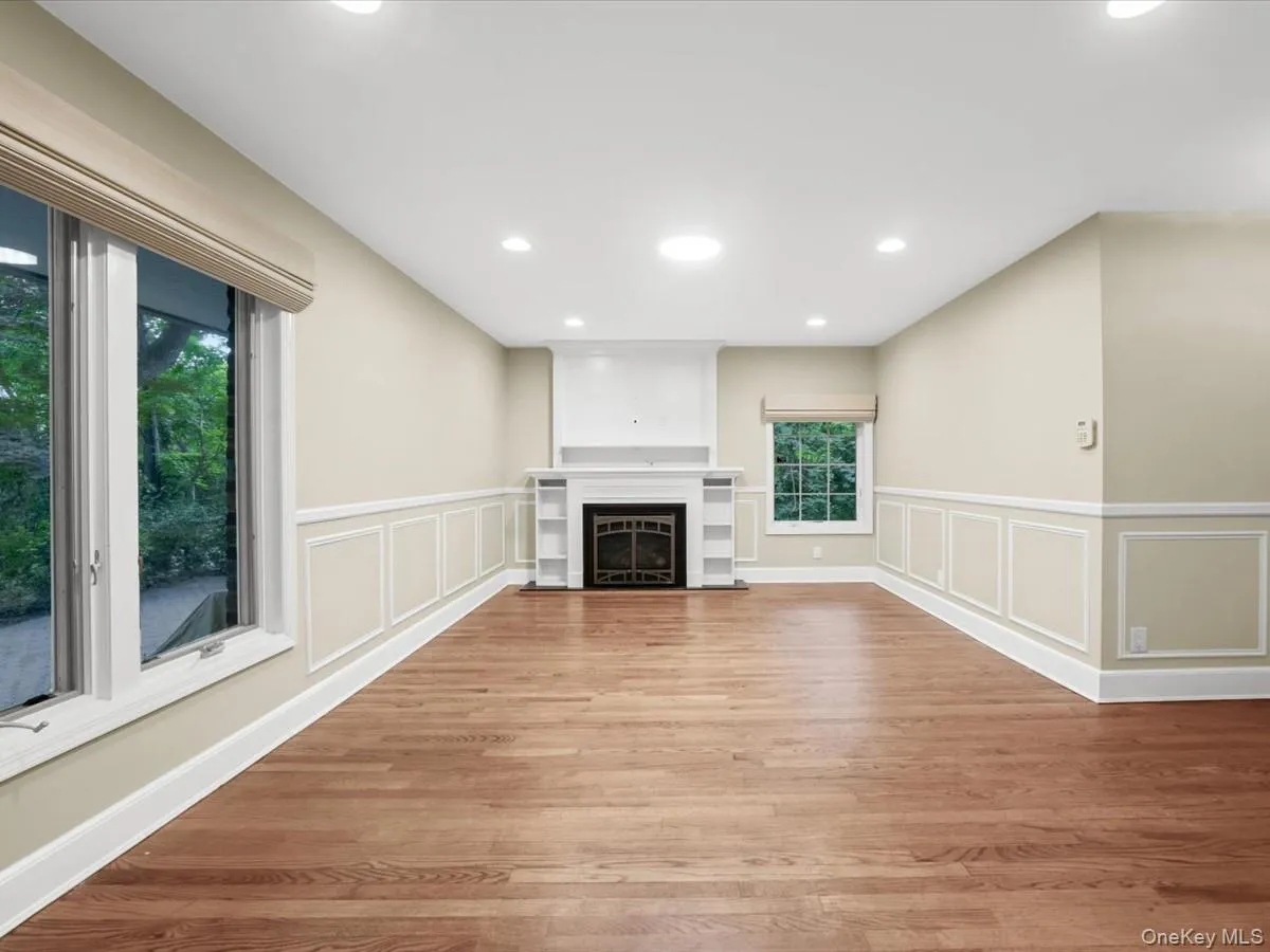 2 Amherst Road, North Hempstead, NY, 4 Bedrooms Bedrooms, 12 Rooms Rooms,3 BathroomsBathrooms,Residential,For Rent,Amherst,0,1049343 2 Amherst Road, North Hempstead, NY, 4 Bedrooms Bedrooms, 12 Rooms Rooms,3 BathroomsBathrooms,Residential,For Rent,Amherst,0,1049343