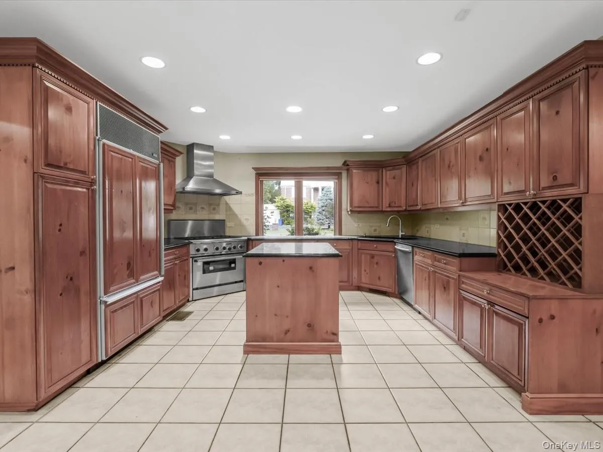 2 Amherst Road, North Hempstead, NY, 4 Bedrooms Bedrooms, 12 Rooms Rooms,3 BathroomsBathrooms,Residential,For Rent,Amherst,0,1049343 2 Amherst Road, North Hempstead, NY, 4 Bedrooms Bedrooms, 12 Rooms Rooms,3 BathroomsBathrooms,Residential,For Rent,Amherst,0,1049343