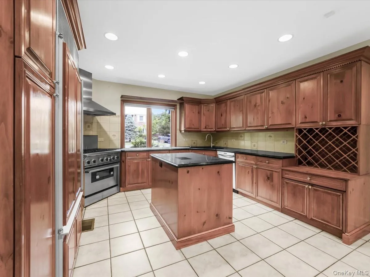 2 Amherst Road, North Hempstead, NY, 4 Bedrooms Bedrooms, 12 Rooms Rooms,3 BathroomsBathrooms,Residential,For Rent,Amherst,0,1049343 2 Amherst Road, North Hempstead, NY, 4 Bedrooms Bedrooms, 12 Rooms Rooms,3 BathroomsBathrooms,Residential,For Rent,Amherst,0,1049343