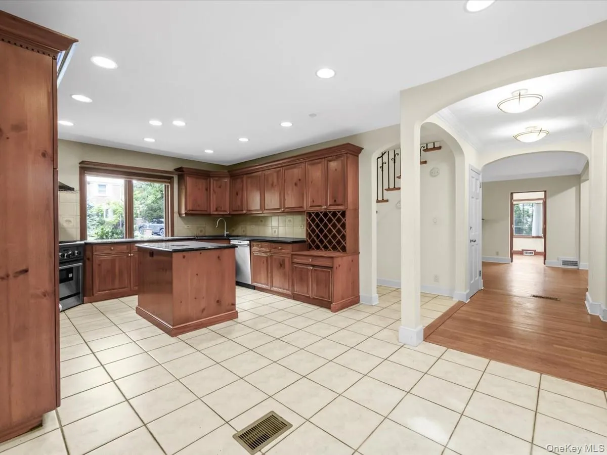 2 Amherst Road, North Hempstead, NY, 4 Bedrooms Bedrooms, 12 Rooms Rooms,3 BathroomsBathrooms,Residential,For Rent,Amherst,0,1049343 2 Amherst Road, North Hempstead, NY, 4 Bedrooms Bedrooms, 12 Rooms Rooms,3 BathroomsBathrooms,Residential,For Rent,Amherst,0,1049343