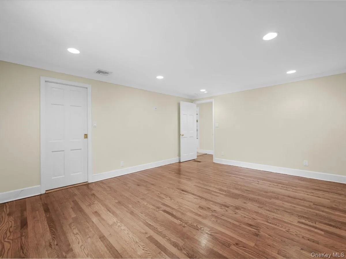 2 Amherst Road, North Hempstead, NY, 4 Bedrooms Bedrooms, 12 Rooms Rooms,3 BathroomsBathrooms,Residential,For Rent,Amherst,0,1049343 2 Amherst Road, North Hempstead, NY, 4 Bedrooms Bedrooms, 12 Rooms Rooms,3 BathroomsBathrooms,Residential,For Rent,Amherst,0,1049343