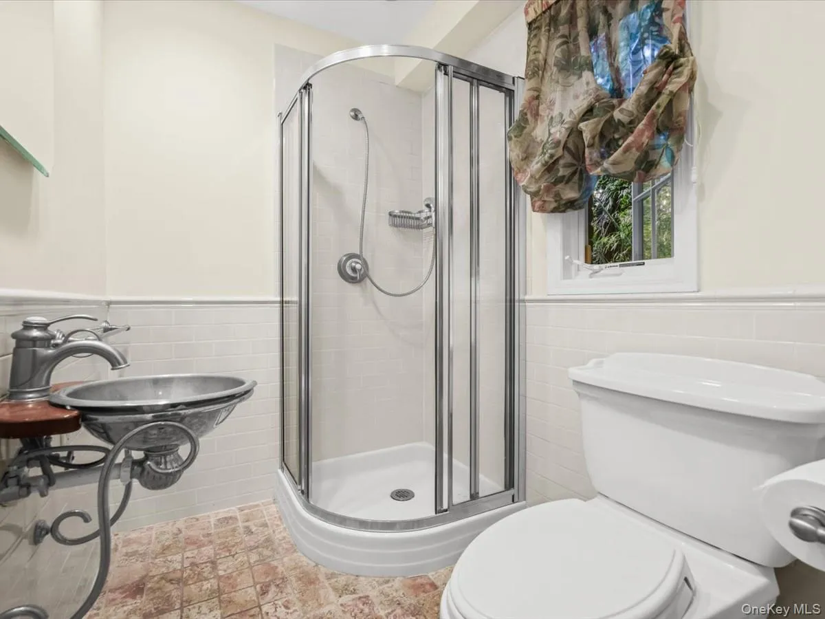 2 Amherst Road, North Hempstead, NY, 4 Bedrooms Bedrooms, 12 Rooms Rooms,3 BathroomsBathrooms,Residential,For Rent,Amherst,0,1049343 2 Amherst Road, North Hempstead, NY, 4 Bedrooms Bedrooms, 12 Rooms Rooms,3 BathroomsBathrooms,Residential,For Rent,Amherst,0,1049343