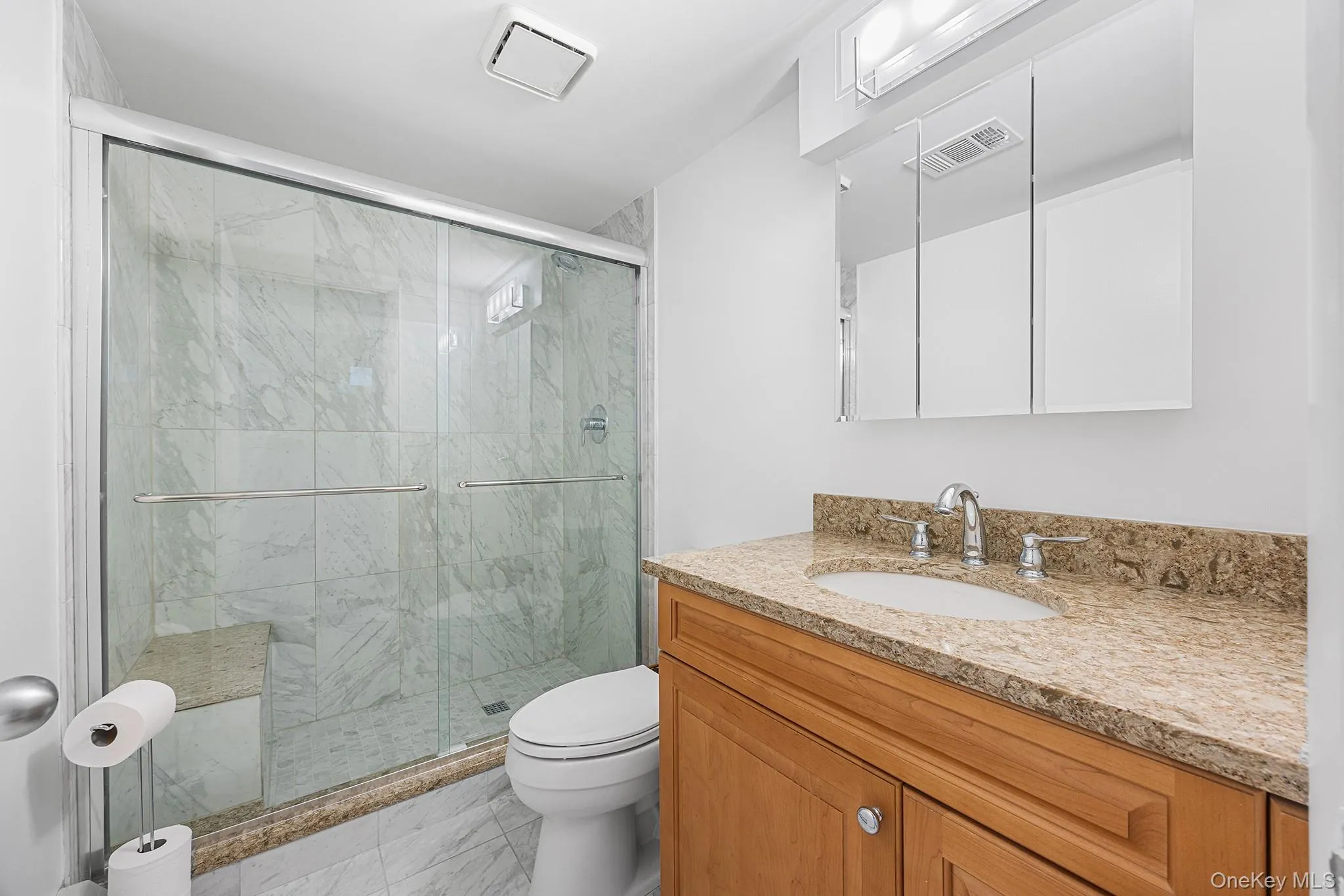 Full bathroom on main level. Full bathroom on main level.