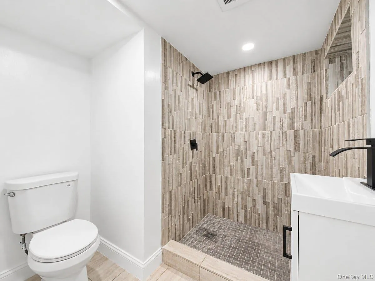 122-19 Lucas Street, New York, NY, 5 Bedrooms Bedrooms, 8 Rooms Rooms,4 BathroomsBathrooms,Residential,For Rent,Lucas,0,1049348 122-19 Lucas Street, New York, NY, 5 Bedrooms Bedrooms, 8 Rooms Rooms,4 BathroomsBathrooms,Residential,For Rent,Lucas,0,1049348