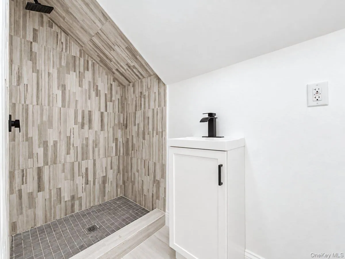 122-19 Lucas Street, New York, NY, 5 Bedrooms Bedrooms, 8 Rooms Rooms,4 BathroomsBathrooms,Residential,For Rent,Lucas,0,1049348 122-19 Lucas Street, New York, NY, 5 Bedrooms Bedrooms, 8 Rooms Rooms,4 BathroomsBathrooms,Residential,For Rent,Lucas,0,1049348