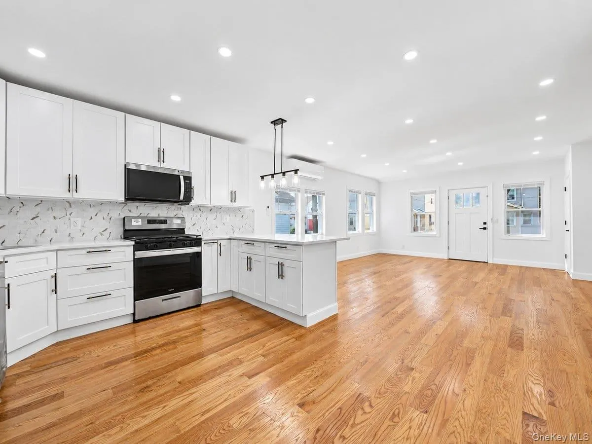 122-19 Lucas Street, New York, NY, 5 Bedrooms Bedrooms, 8 Rooms Rooms,4 BathroomsBathrooms,Residential,For Rent,Lucas,0,1049348 122-19 Lucas Street, New York, NY, 5 Bedrooms Bedrooms, 8 Rooms Rooms,4 BathroomsBathrooms,Residential,For Rent,Lucas,0,1049348