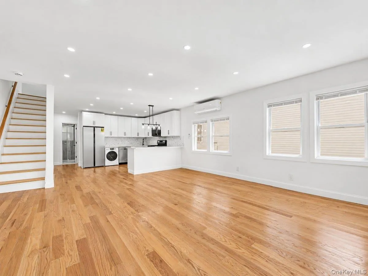 122-19 Lucas Street, New York, NY, 5 Bedrooms Bedrooms, 8 Rooms Rooms,4 BathroomsBathrooms,Residential,For Rent,Lucas,0,1049348 122-19 Lucas Street, New York, NY, 5 Bedrooms Bedrooms, 8 Rooms Rooms,4 BathroomsBathrooms,Residential,For Rent,Lucas,0,1049348