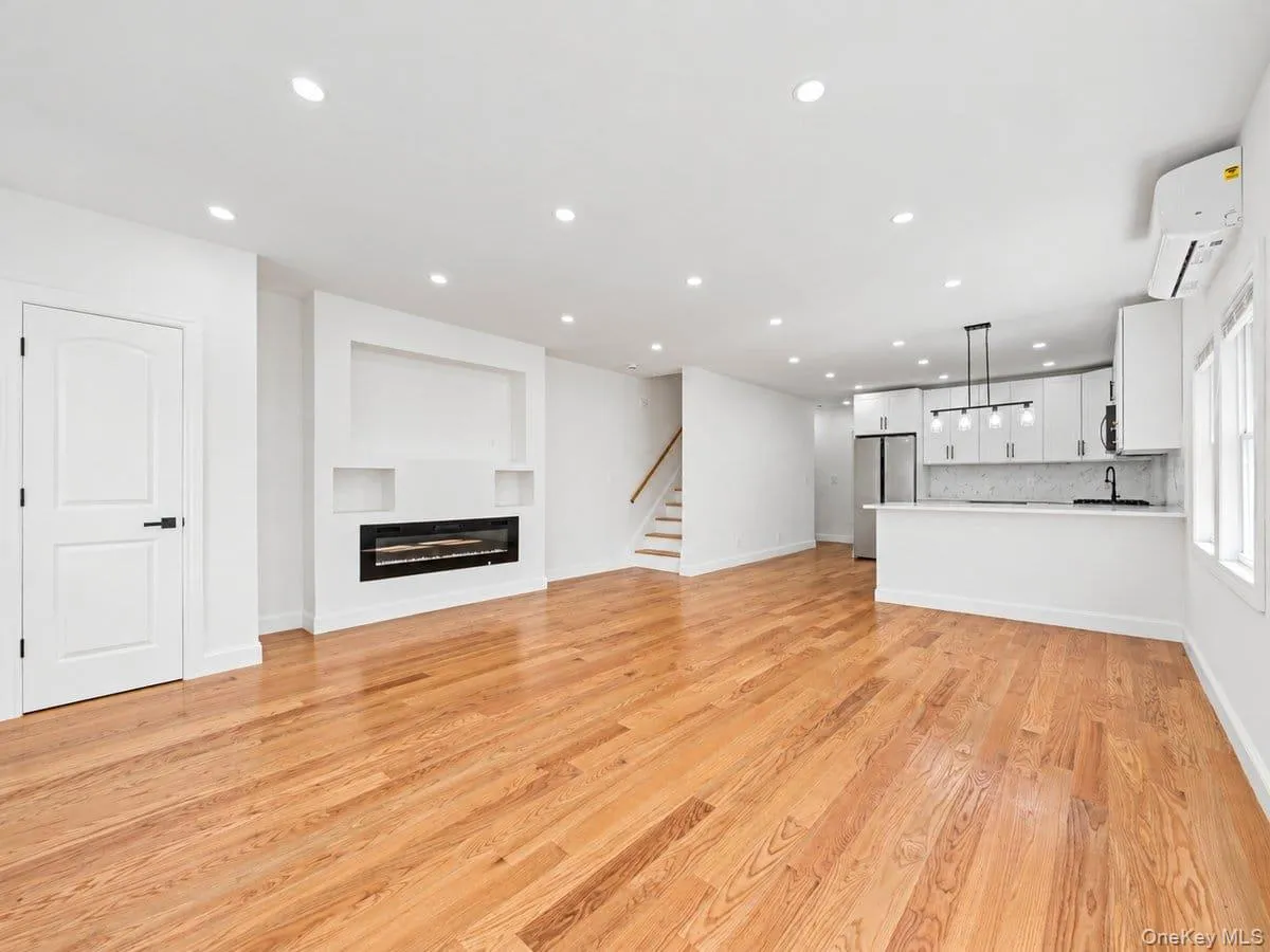 122-19 Lucas Street, New York, NY, 5 Bedrooms Bedrooms, 8 Rooms Rooms,4 BathroomsBathrooms,Residential,For Rent,Lucas,0,1049348 122-19 Lucas Street, New York, NY, 5 Bedrooms Bedrooms, 8 Rooms Rooms,4 BathroomsBathrooms,Residential,For Rent,Lucas,0,1049348
