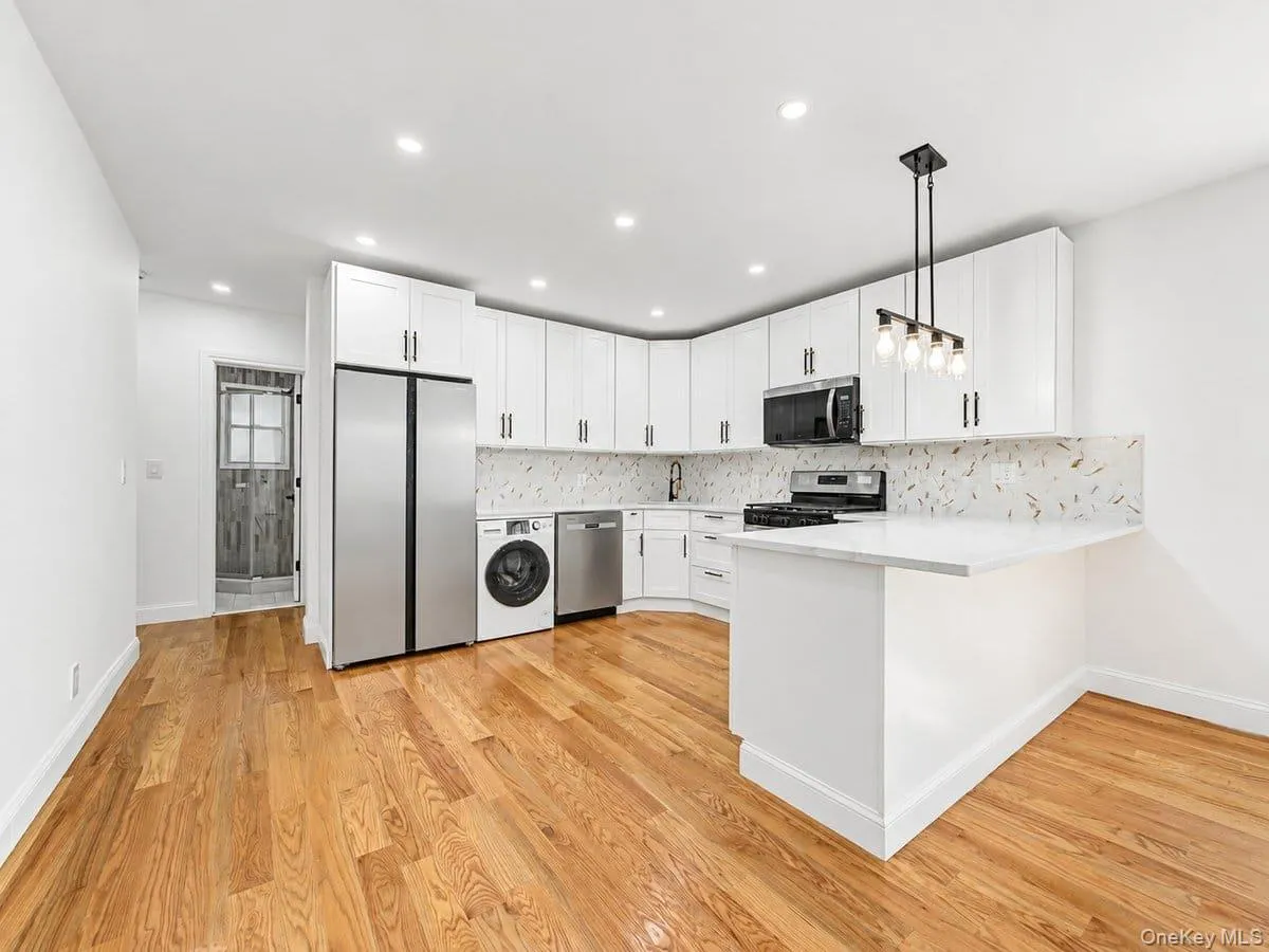 122-19 Lucas Street, New York, NY, 5 Bedrooms Bedrooms, 8 Rooms Rooms,4 BathroomsBathrooms,Residential,For Rent,Lucas,0,1049348 122-19 Lucas Street, New York, NY, 5 Bedrooms Bedrooms, 8 Rooms Rooms,4 BathroomsBathrooms,Residential,For Rent,Lucas,0,1049348