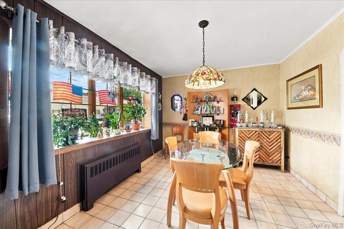 Bright open dining room Bright open dining room