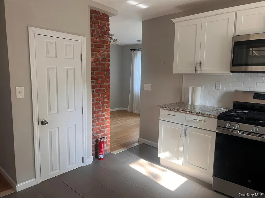 1375 West Main Street, Riverhead, NY, 2 Bedrooms Bedrooms, 7 Rooms Rooms,2 BathroomsBathrooms,Residential Lease,For Rent,West Main,0,1049361 1375 West Main Street, Riverhead, NY, 2 Bedrooms Bedrooms, 7 Rooms Rooms,2 BathroomsBathrooms,Residential Lease,For Rent,West Main,0,1049361
