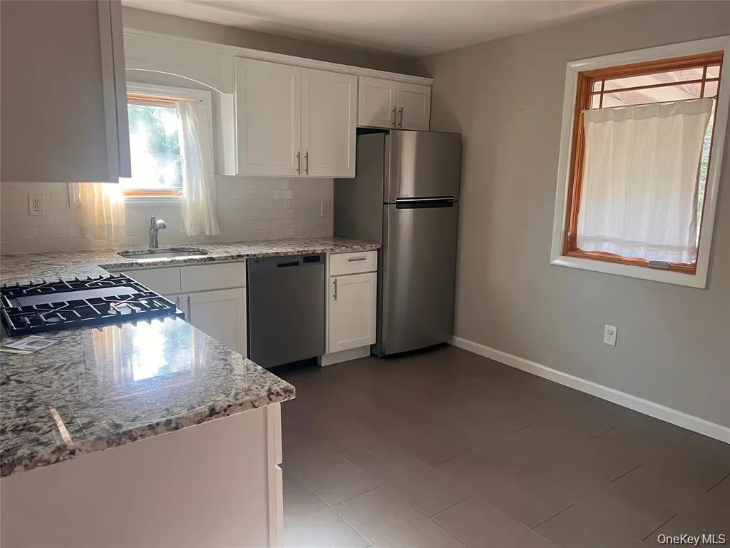 1375 West Main Street, Riverhead, NY, 2 Bedrooms Bedrooms, 7 Rooms Rooms,2 BathroomsBathrooms,Residential Lease,For Rent,West Main,0,1049361 1375 West Main Street, Riverhead, NY, 2 Bedrooms Bedrooms, 7 Rooms Rooms,2 BathroomsBathrooms,Residential Lease,For Rent,West Main,0,1049361