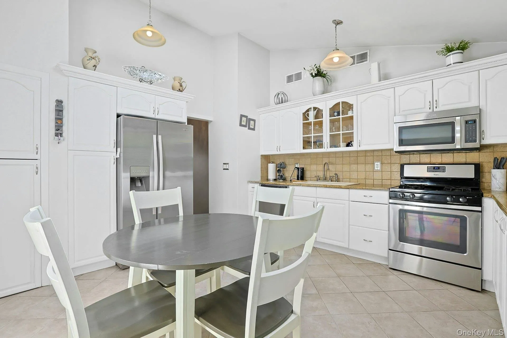 44 Massachusetts Avenue, Clarkstown, NY, 3 Bedrooms Bedrooms, 7 Rooms Rooms,2 BathroomsBathrooms,Residential,For Rent,Massachusetts,0,1049370 44 Massachusetts Avenue, Clarkstown, NY, 3 Bedrooms Bedrooms, 7 Rooms Rooms,2 BathroomsBathrooms,Residential,For Rent,Massachusetts,0,1049370