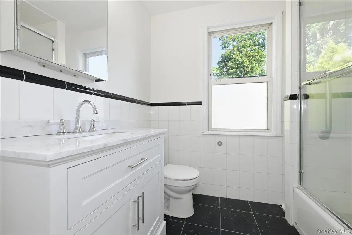 1st floor Bathroom 1st floor Bathroom
