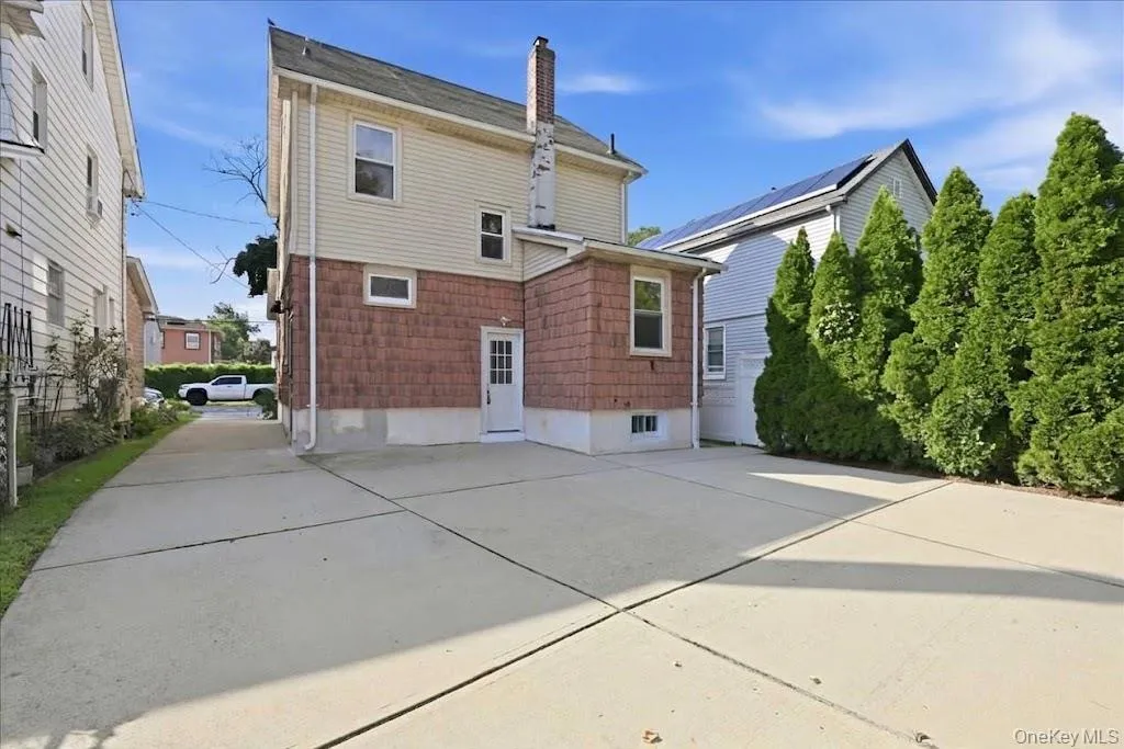 22237 Edmore Avenue, New York, NY, 3 Bedrooms Bedrooms, 7 Rooms Rooms,2 BathroomsBathrooms,Residential,For Rent,Edmore,0,1049380 22237 Edmore Avenue, New York, NY, 3 Bedrooms Bedrooms, 7 Rooms Rooms,2 BathroomsBathrooms,Residential,For Rent,Edmore,0,1049380