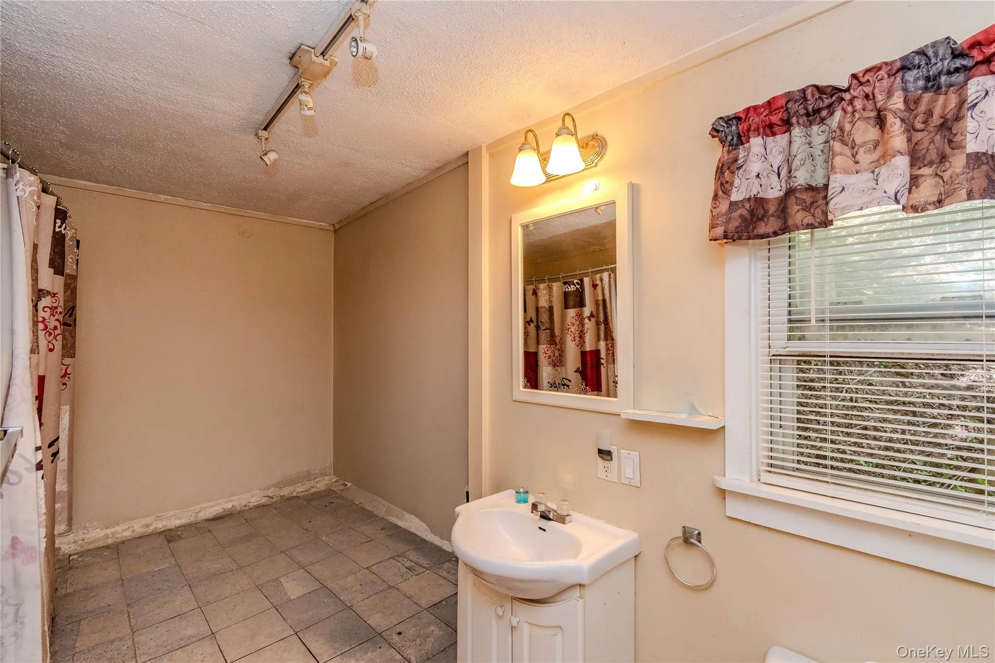 60 Carle Terrace, Ulster, NY, 2 Bedrooms Bedrooms, 5 Rooms Rooms,1 BathroomBathrooms,Residential,For Rent,Carle,0,1049382 60 Carle Terrace, Ulster, NY, 2 Bedrooms Bedrooms, 5 Rooms Rooms,1 BathroomBathrooms,Residential,For Rent,Carle,0,1049382