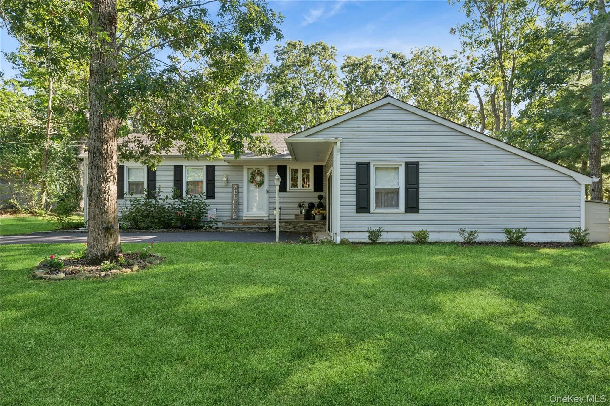 4 Arbor Lane, Southampton, NY, 3 Bedrooms Bedrooms, 6 Rooms Rooms,2 BathroomsBathrooms,Residential Lease,For Rent,Arbor,0,1049386 4 Arbor Lane, Southampton, NY, 3 Bedrooms Bedrooms, 6 Rooms Rooms,2 BathroomsBathrooms,Residential Lease,For Rent,Arbor,0,1049386