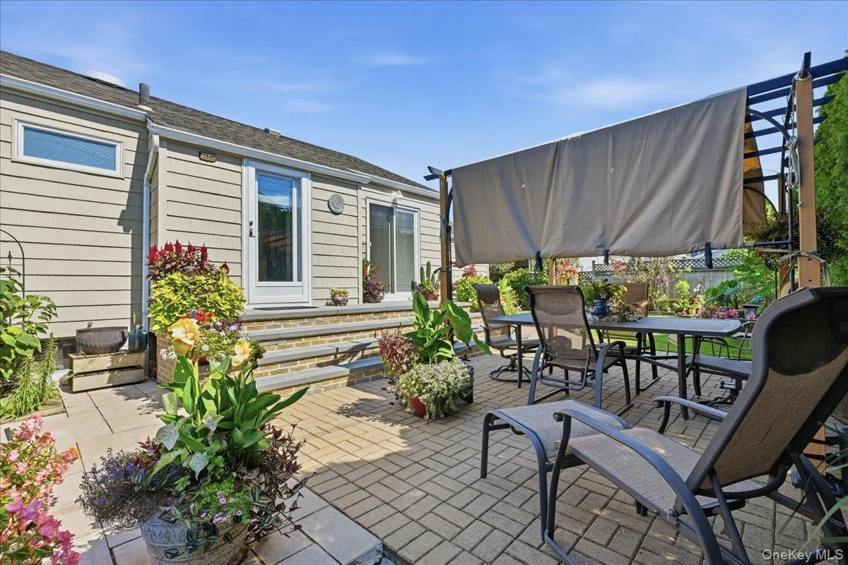 809 Garden Drive, Hempstead, NY, 3 Bedrooms Bedrooms, 6 Rooms Rooms,1 BathroomBathrooms,Residential,For Rent,Garden,0,1049391 809 Garden Drive, Hempstead, NY, 3 Bedrooms Bedrooms, 6 Rooms Rooms,1 BathroomBathrooms,Residential,For Rent,Garden,0,1049391