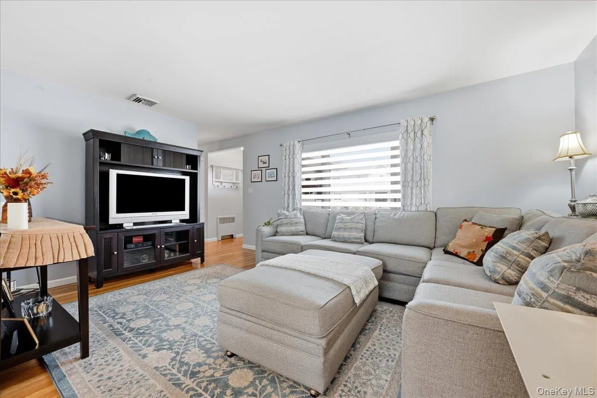 809 Garden Drive, Hempstead, NY, 3 Bedrooms Bedrooms, 6 Rooms Rooms,1 BathroomBathrooms,Residential,For Rent,Garden,0,1049391 809 Garden Drive, Hempstead, NY, 3 Bedrooms Bedrooms, 6 Rooms Rooms,1 BathroomBathrooms,Residential,For Rent,Garden,0,1049391