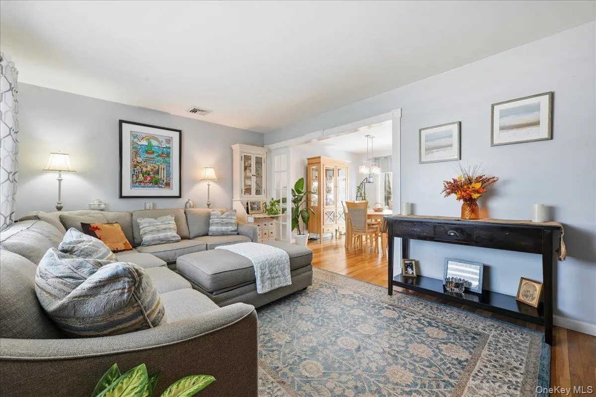 809 Garden Drive, Hempstead, NY, 3 Bedrooms Bedrooms, 6 Rooms Rooms,1 BathroomBathrooms,Residential,For Rent,Garden,0,1049391 809 Garden Drive, Hempstead, NY, 3 Bedrooms Bedrooms, 6 Rooms Rooms,1 BathroomBathrooms,Residential,For Rent,Garden,0,1049391