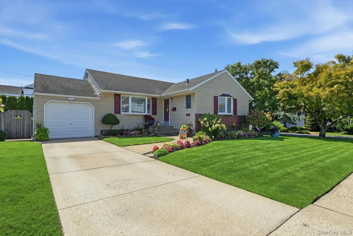 809 Garden Drive, Hempstead, NY, 3 Bedrooms Bedrooms, 6 Rooms Rooms,1 BathroomBathrooms,Residential,For Rent,Garden,0,1049391 809 Garden Drive, Hempstead, NY, 3 Bedrooms Bedrooms, 6 Rooms Rooms,1 BathroomBathrooms,Residential,For Rent,Garden,0,1049391