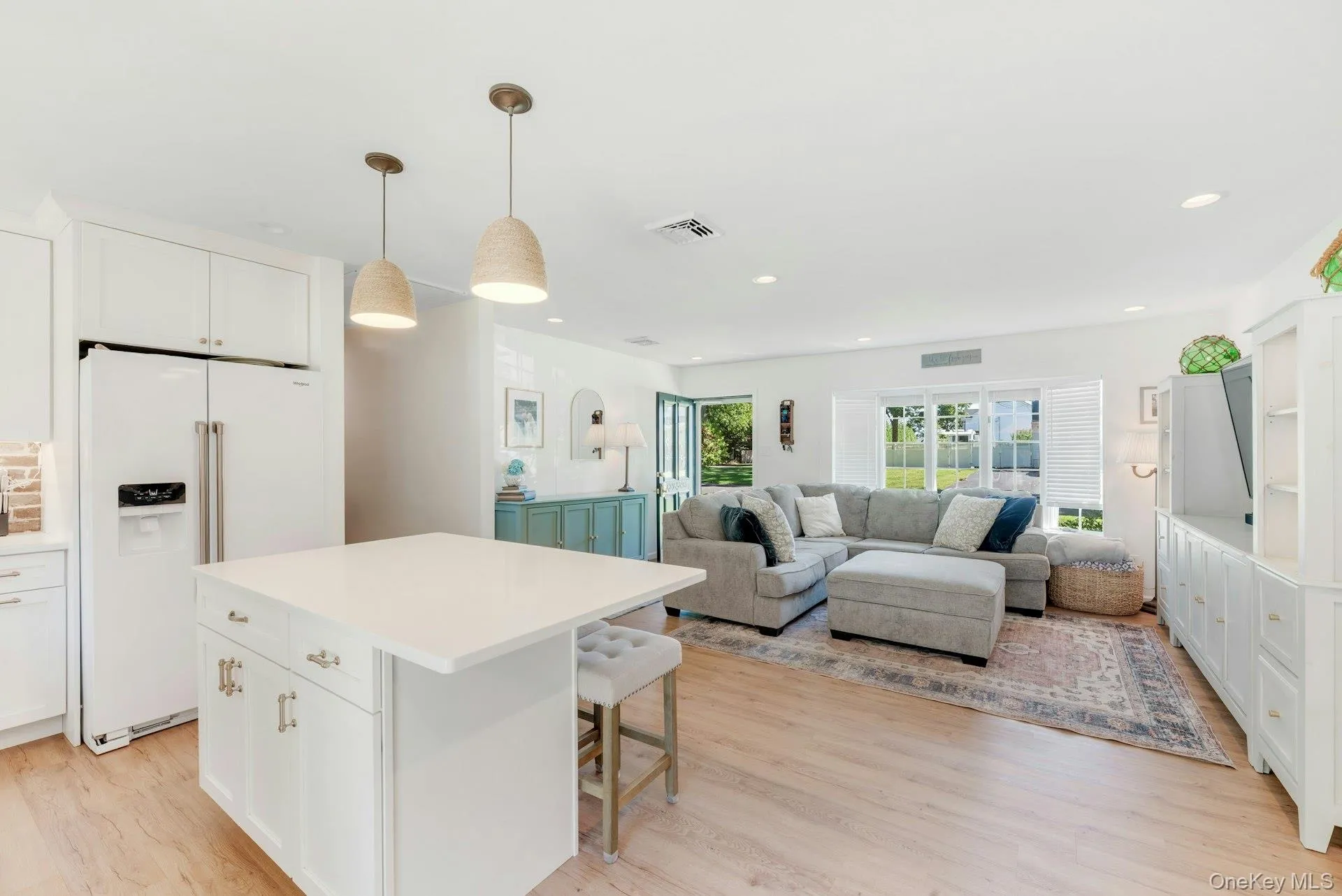 Open concept to Living room Open concept to Living room