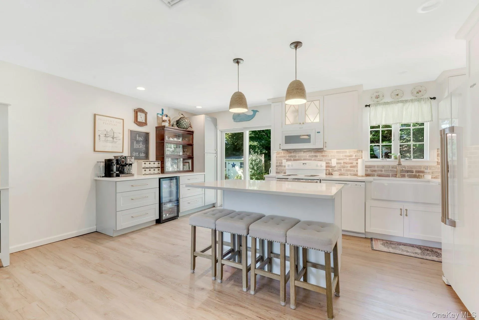 Kitchen with island Kitchen with island