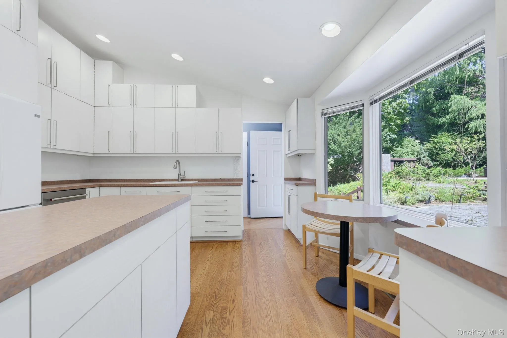 6 Lark Avenue, Greenburgh, NY, 3 Bedrooms Bedrooms, 10 Rooms Rooms,2 BathroomsBathrooms,Residential Lease,For Rent,Lark,0,1049404 6 Lark Avenue, Greenburgh, NY, 3 Bedrooms Bedrooms, 10 Rooms Rooms,2 BathroomsBathrooms,Residential Lease,For Rent,Lark,0,1049404