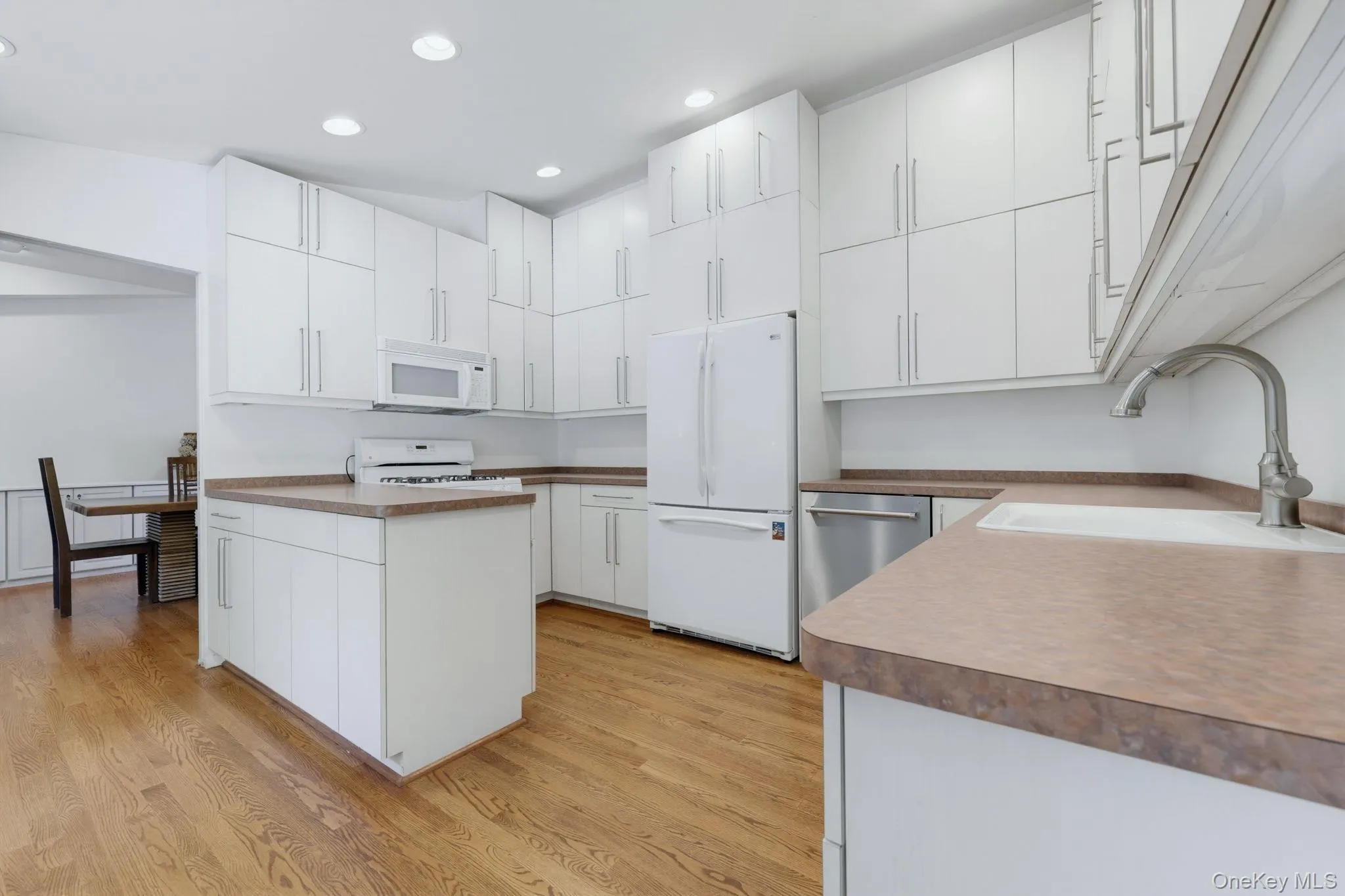 6 Lark Avenue, Greenburgh, NY, 3 Bedrooms Bedrooms, 10 Rooms Rooms,2 BathroomsBathrooms,Residential Lease,For Rent,Lark,0,1049404 6 Lark Avenue, Greenburgh, NY, 3 Bedrooms Bedrooms, 10 Rooms Rooms,2 BathroomsBathrooms,Residential Lease,For Rent,Lark,0,1049404
