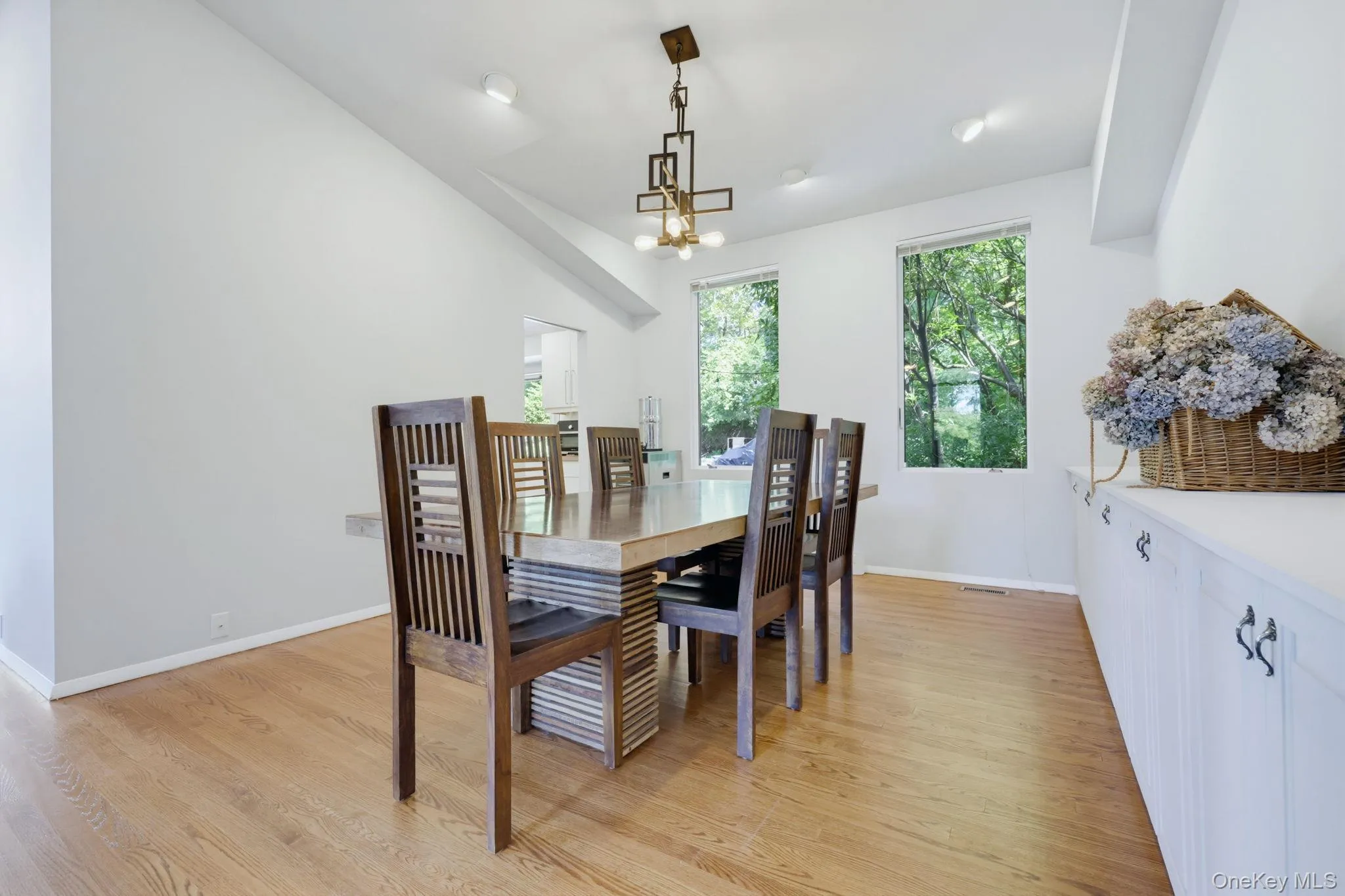 6 Lark Avenue, Greenburgh, NY, 3 Bedrooms Bedrooms, 10 Rooms Rooms,2 BathroomsBathrooms,Residential Lease,For Rent,Lark,0,1049404 6 Lark Avenue, Greenburgh, NY, 3 Bedrooms Bedrooms, 10 Rooms Rooms,2 BathroomsBathrooms,Residential Lease,For Rent,Lark,0,1049404