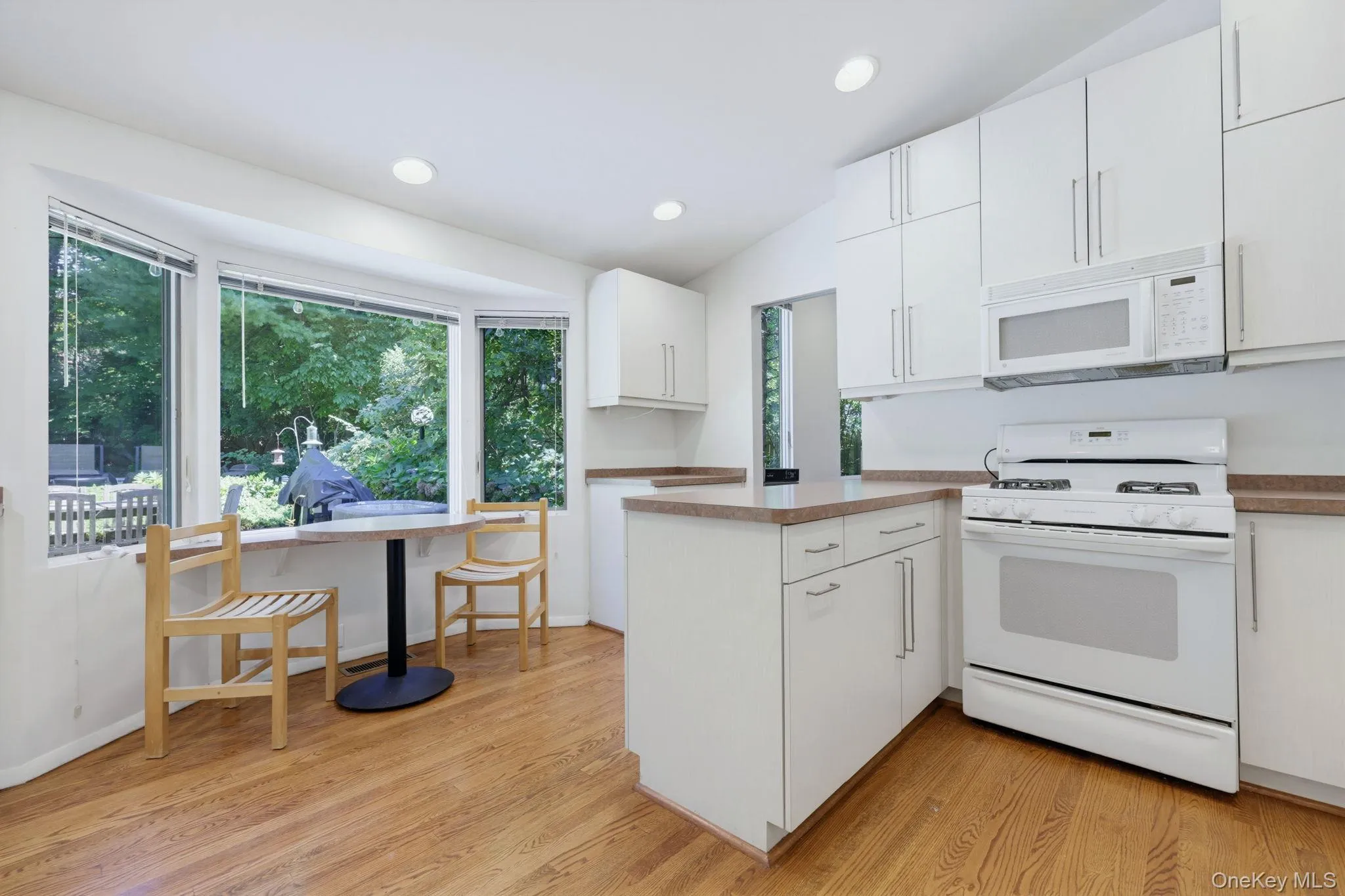 6 Lark Avenue, Greenburgh, NY, 3 Bedrooms Bedrooms, 10 Rooms Rooms,2 BathroomsBathrooms,Residential Lease,For Rent,Lark,0,1049404 6 Lark Avenue, Greenburgh, NY, 3 Bedrooms Bedrooms, 10 Rooms Rooms,2 BathroomsBathrooms,Residential Lease,For Rent,Lark,0,1049404
