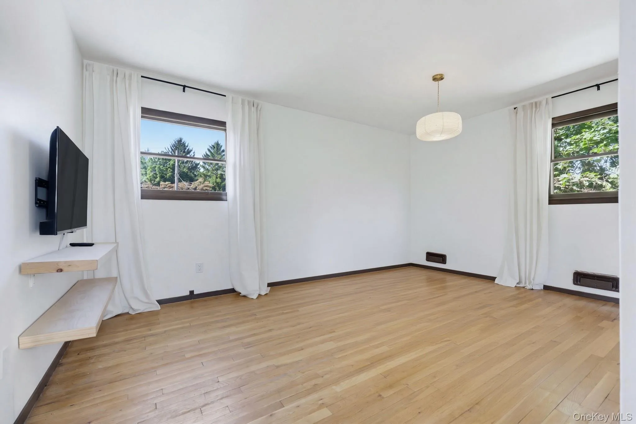6 Lark Avenue, Greenburgh, NY, 3 Bedrooms Bedrooms, 10 Rooms Rooms,2 BathroomsBathrooms,Residential Lease,For Rent,Lark,0,1049404 6 Lark Avenue, Greenburgh, NY, 3 Bedrooms Bedrooms, 10 Rooms Rooms,2 BathroomsBathrooms,Residential Lease,For Rent,Lark,0,1049404