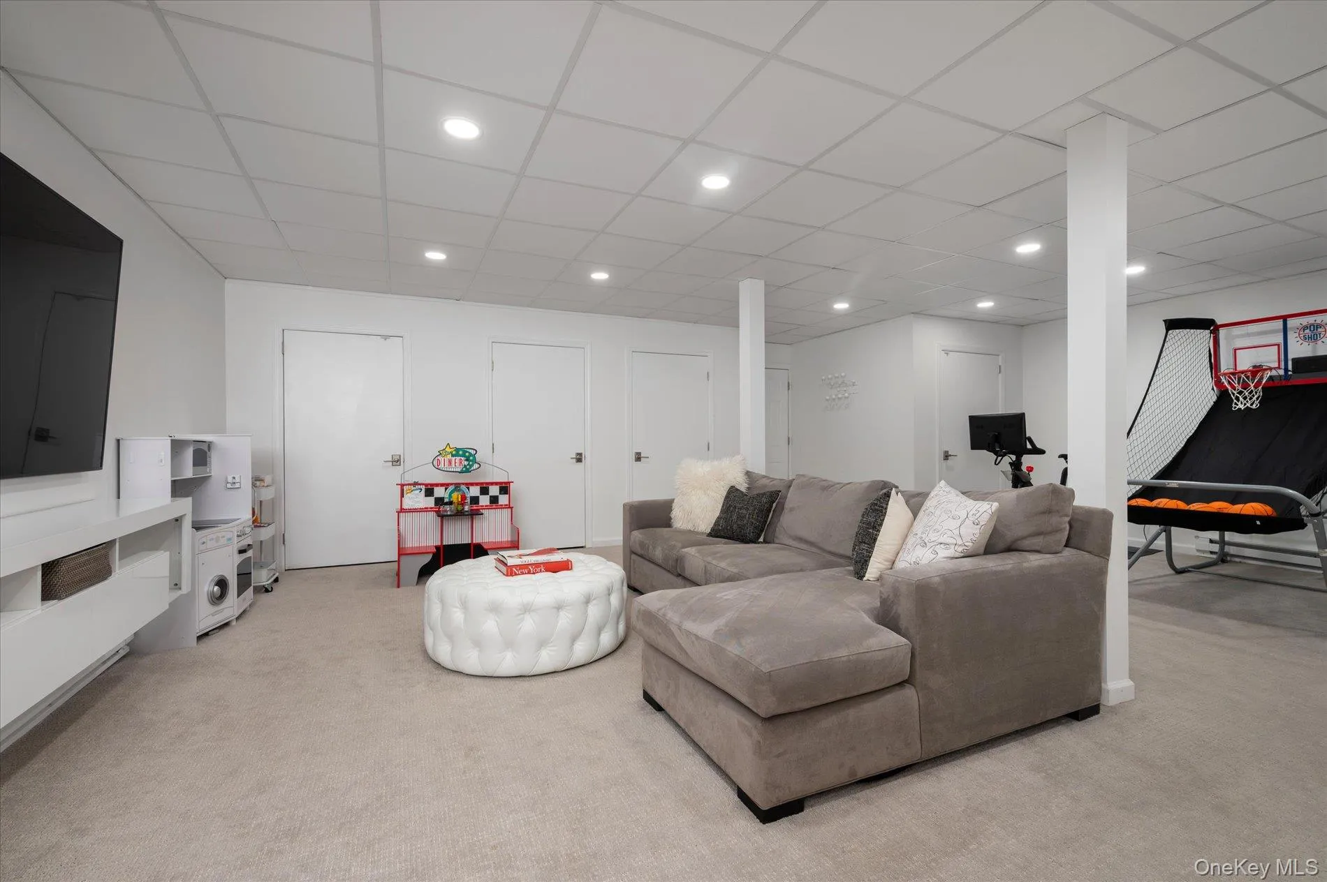 15 Pound Ridge Road, Oyster Bay, NY, 5 Bedrooms Bedrooms, 10 Rooms Rooms,3 BathroomsBathrooms,Residential,For Rent,Pound Ridge,0,1049411 15 Pound Ridge Road, Oyster Bay, NY, 5 Bedrooms Bedrooms, 10 Rooms Rooms,3 BathroomsBathrooms,Residential,For Rent,Pound Ridge,0,1049411