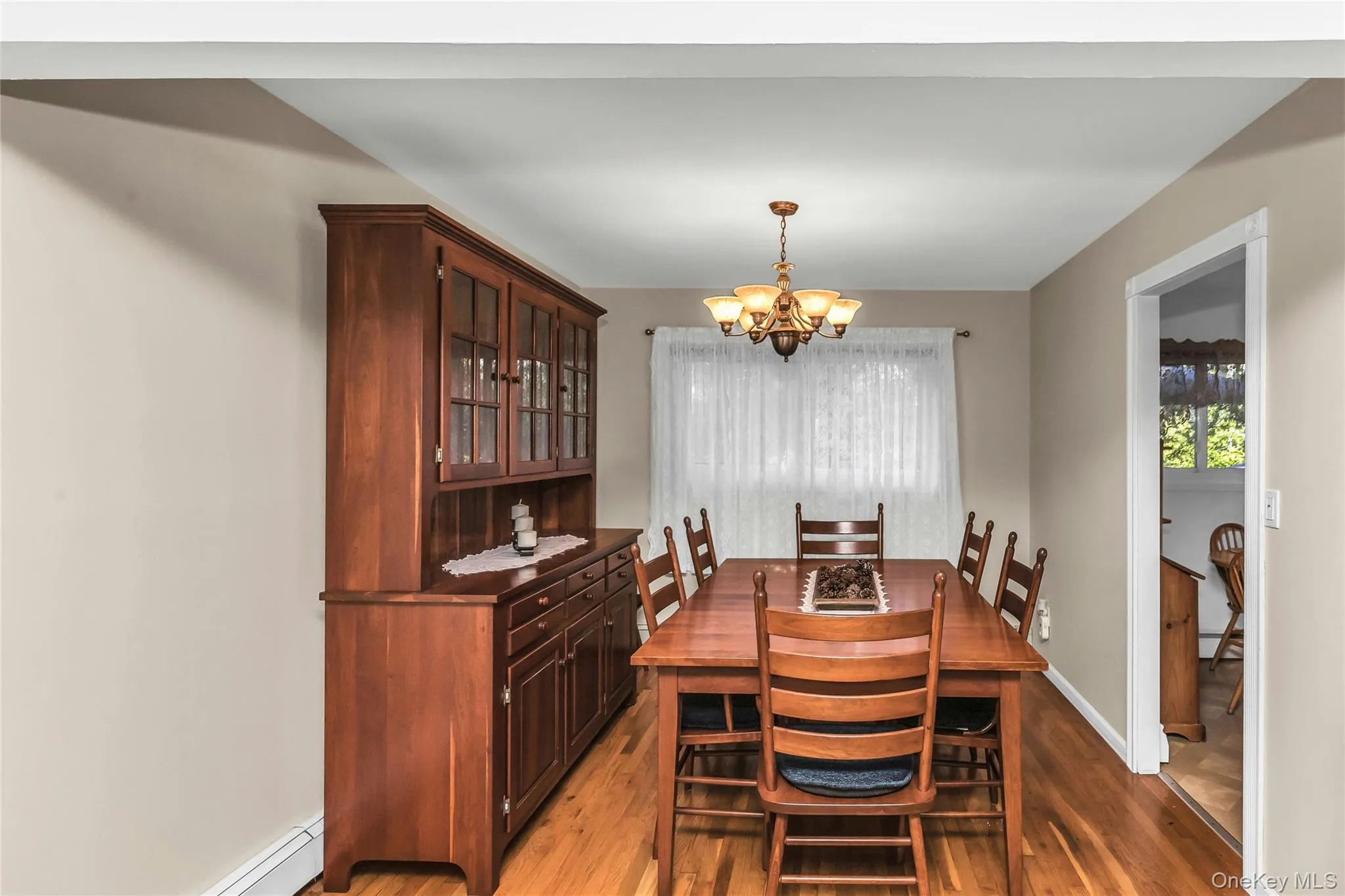 Dining Room With Hard Wood Floors Dining Room With Hard Wood Floors