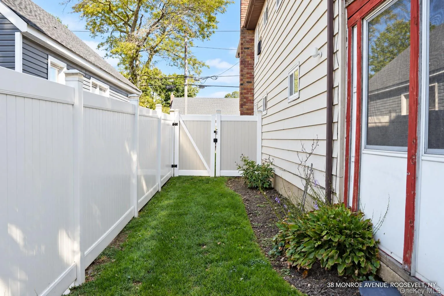 38 Monroe Avenue, Hempstead, NY, 5 Bedrooms Bedrooms, 8 Rooms Rooms,2 BathroomsBathrooms,Residential,For Rent,Monroe,0,1049431 38 Monroe Avenue, Hempstead, NY, 5 Bedrooms Bedrooms, 8 Rooms Rooms,2 BathroomsBathrooms,Residential,For Rent,Monroe,0,1049431