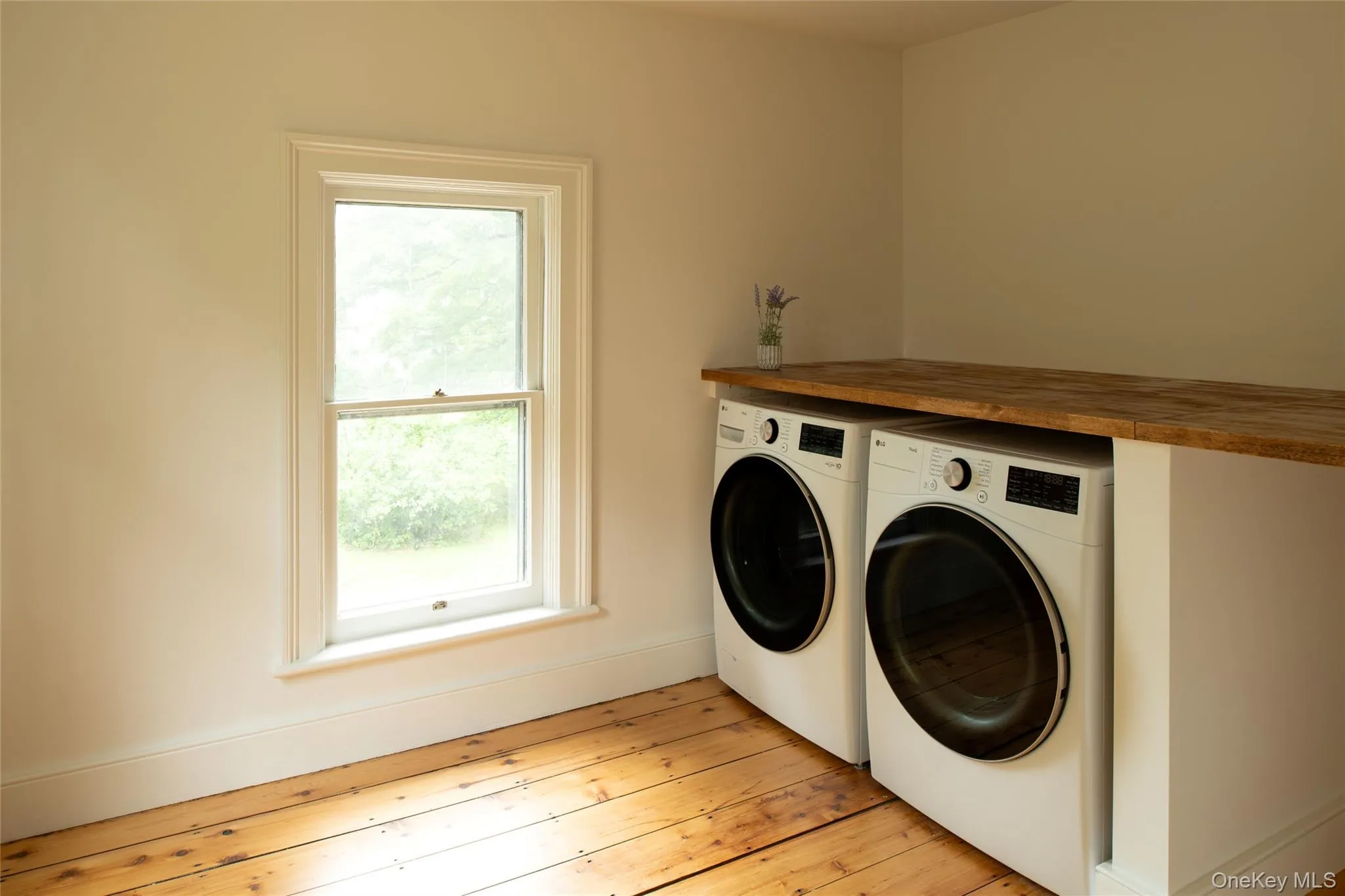 Full laundry room upstairs Full laundry room upstairs