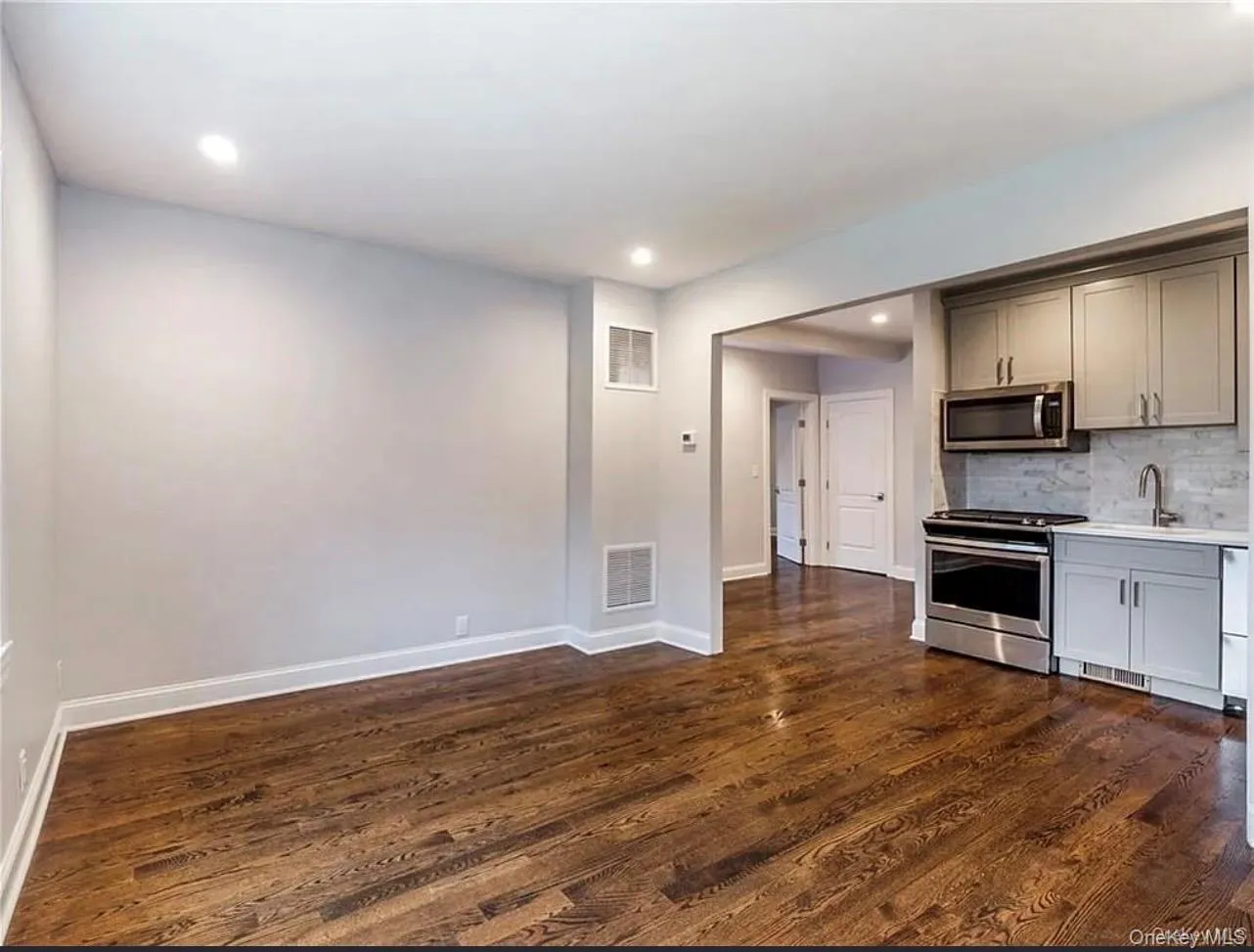 200 West Street, Harrison, NY, 2 Bedrooms Bedrooms, 5 Rooms Rooms,1 BathroomBathrooms,Residential Lease,For Rent,West,0,1049436 200 West Street, Harrison, NY, 2 Bedrooms Bedrooms, 5 Rooms Rooms,1 BathroomBathrooms,Residential Lease,For Rent,West,0,1049436