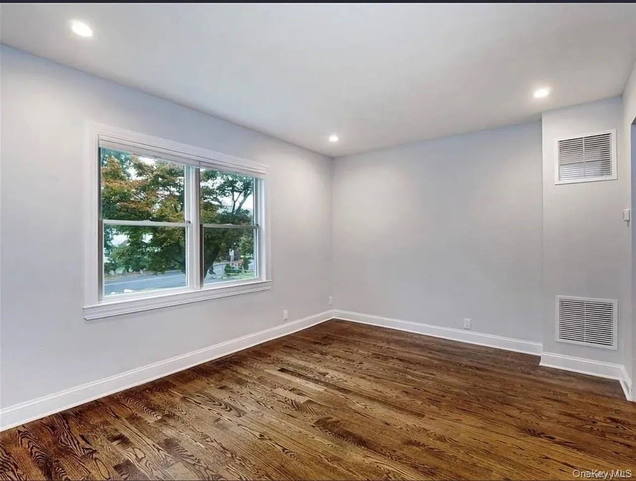 200 West Street, Harrison, NY, 2 Bedrooms Bedrooms, 5 Rooms Rooms,1 BathroomBathrooms,Residential Lease,For Rent,West,0,1049436 200 West Street, Harrison, NY, 2 Bedrooms Bedrooms, 5 Rooms Rooms,1 BathroomBathrooms,Residential Lease,For Rent,West,0,1049436