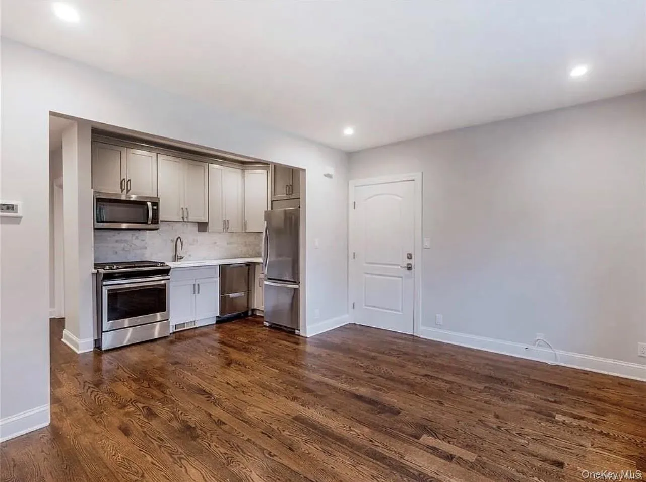 200 West Street, Harrison, NY, 2 Bedrooms Bedrooms, 5 Rooms Rooms,1 BathroomBathrooms,Residential Lease,For Rent,West,0,1049436 200 West Street, Harrison, NY, 2 Bedrooms Bedrooms, 5 Rooms Rooms,1 BathroomBathrooms,Residential Lease,For Rent,West,0,1049436