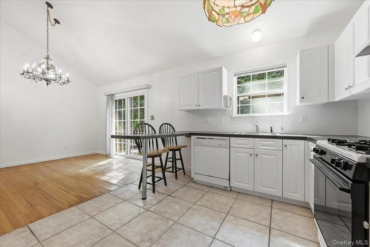701 Park Avenue, Huntington, NY, 4 Bedrooms Bedrooms, 9 Rooms Rooms,3 BathroomsBathrooms,Residential,For Rent,Park,0,1049439 701 Park Avenue, Huntington, NY, 4 Bedrooms Bedrooms, 9 Rooms Rooms,3 BathroomsBathrooms,Residential,For Rent,Park,0,1049439