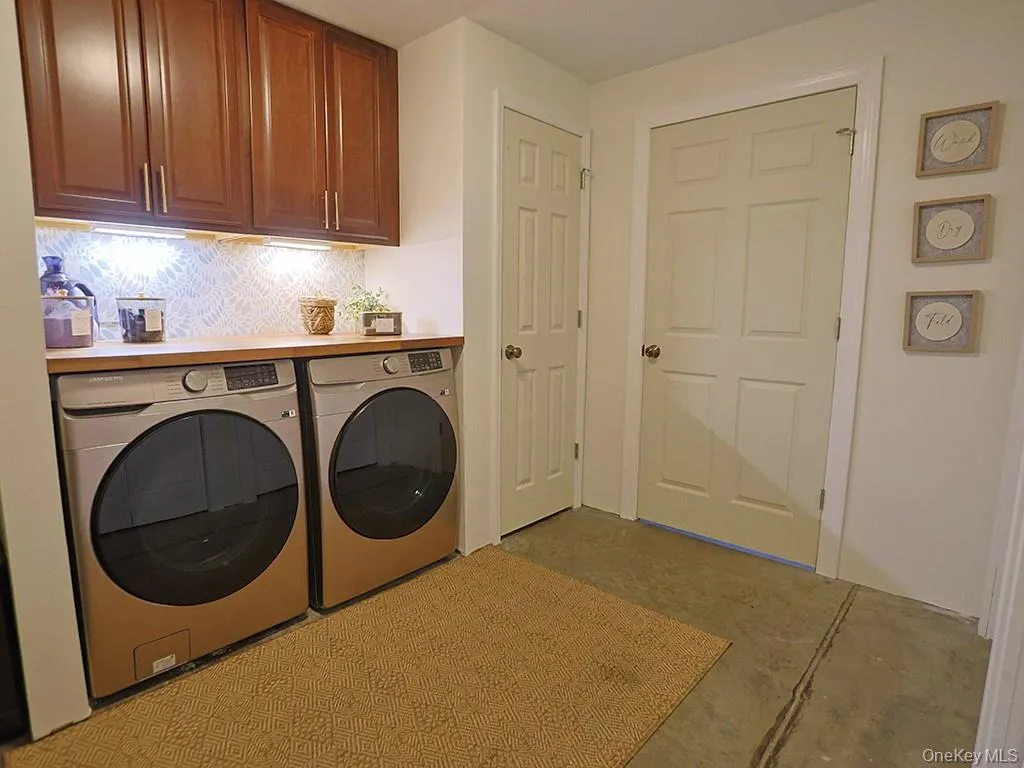 2 Panther Lane, Shawangunk, NY, 5 Bedrooms Bedrooms, 11 Rooms Rooms,2 BathroomsBathrooms,Residential,For Rent,Panther,0,1049441 2 Panther Lane, Shawangunk, NY, 5 Bedrooms Bedrooms, 11 Rooms Rooms,2 BathroomsBathrooms,Residential,For Rent,Panther,0,1049441