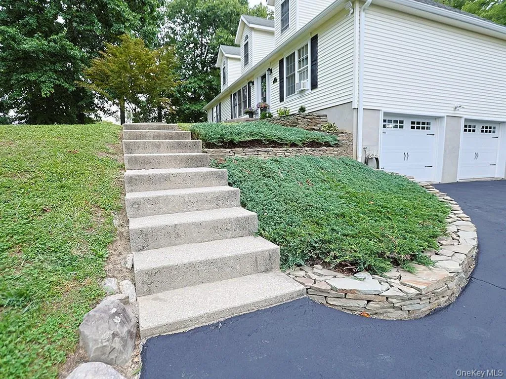 2 Panther Lane, Shawangunk, NY, 5 Bedrooms Bedrooms, 11 Rooms Rooms,2 BathroomsBathrooms,Residential,For Rent,Panther,0,1049441 2 Panther Lane, Shawangunk, NY, 5 Bedrooms Bedrooms, 11 Rooms Rooms,2 BathroomsBathrooms,Residential,For Rent,Panther,0,1049441